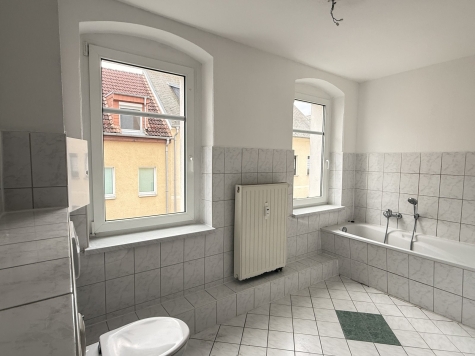 Helle 3-Raum-Wohnung mit Balkon in Zwickau! - Badezimmer (7050)