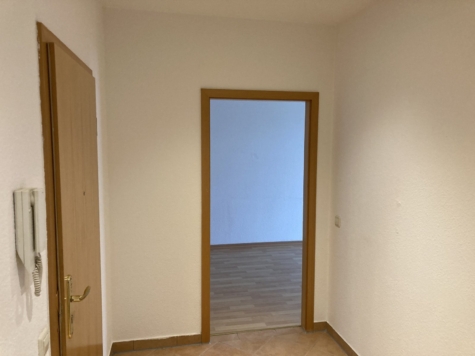 Zentrumsnah! 1,5-Raum-Whg. mit Balkon + Fahrstuhl / rollstuhlgerecht; vermietet! - Flur (9549)