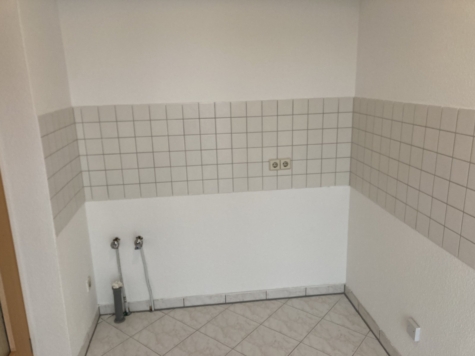 Zentrumsnah! 1,5-Raum-Whg. mit Balkon + Fahrstuhl / rollstuhlgerecht; vermietet! - Küche mit Zugang Balkon (9554)
