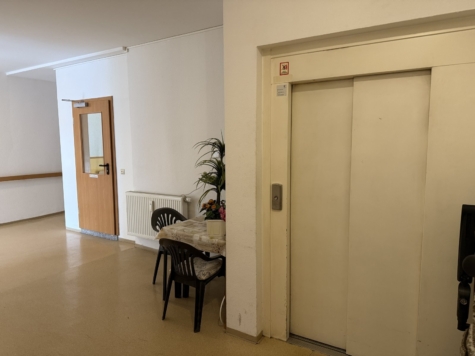 Zentrumsnah! 1,5-Raum-Whg. mit Balkon + Fahrstuhl / rollstuhlgerecht; vermietet! - EG Aufzug (9548)