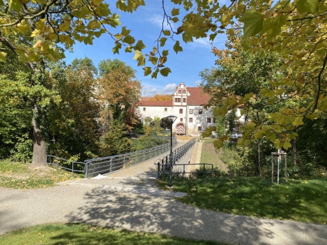 1,5-Raumwhg. mit EBK und Stpl. in historischem Villenviertel! - Zufahrt/Zugang zum Schloss (7215)