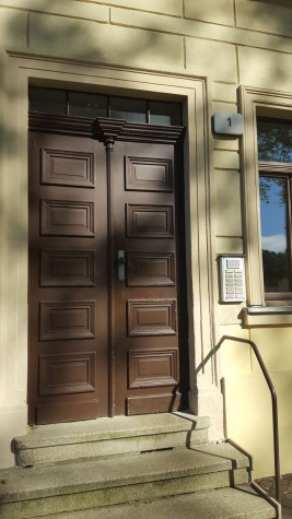 1,5-Raumwhg. mit EBK und Stpl. in historischem Villenviertel! - historischer Hauseingang (7209)