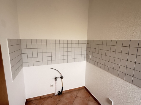 Modernisierte 2-Raum-Wohnung mit Balkon! Denkmalschutz! Leerstehend! - Küche (4650)