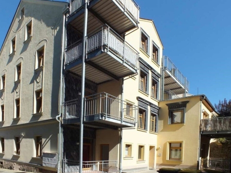 Modernisierte 2-Raum-Wohnung mit Balkon! Denkmalschutz! Leerstehend! - Balkonanlage (4644)