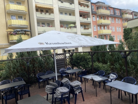 Vermietetes Restaurant mit Gastgarten + 3 Apartments, inkl. 4 TG-Stellplätze - Restaurant Terrasse (14413)