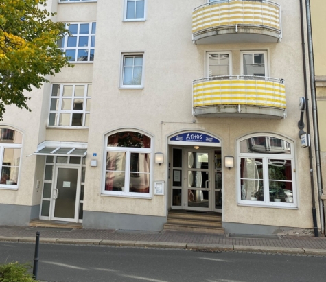 Vermietetes Restaurant mit Gastgarten + 3 Apartments, inkl. 4 TG-Stellplätze - Restaurant Eingang (14422)