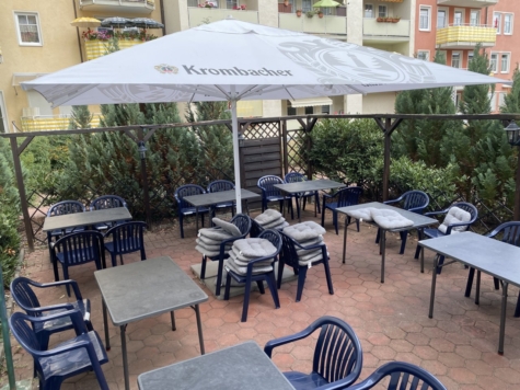Vermietetes Restaurant mit Gastgarten + 3 Apartments, inkl. 4 TG-Stellplätze - Gastgarten (14420)