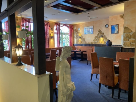 Vermietetes Restaurant mit Gastgarten + 3 Apartments, inkl. 4 TG-Stellplätze - Restaurant Gastraum (14414)