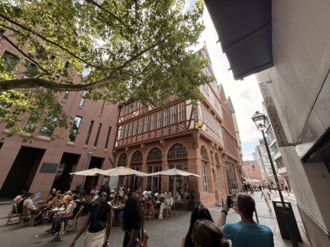 Attraktive Kapitalanlage in Frankfurt: Großzügige 3-Zimmer-Wohnung mit zwei Balkonen & Stellplatz - Haus am Dom (14331)
