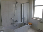 Tageslichtbad mit Wanne