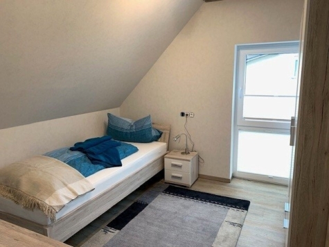Exklusive Strandnähe trifft moderne Eleganz! EFH mit Einliegerwohnung in Bestlage von Thiessow! - OG Schlafzimmer 2 (6919)