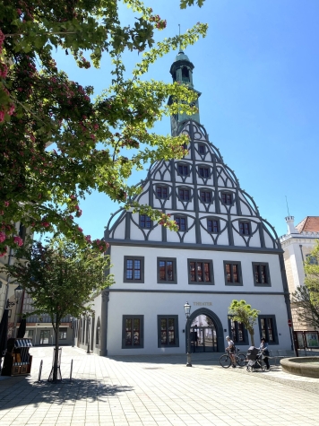 Vermietete 2-Raumwohnung mit Einbauküche; Innenstadtlage! - Gewandhaus, das Zwickauer Theater (4788)