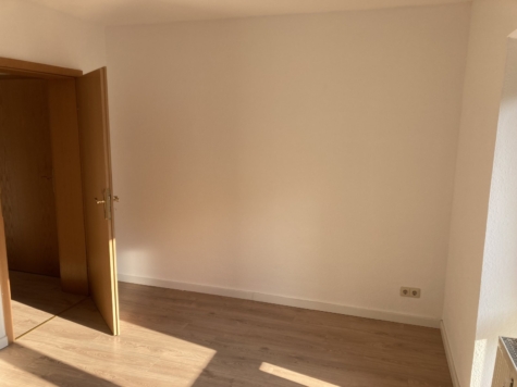 Ab 1.8.26! Gemütliche 2-Raumwohnung mit Balkon, EBK; Nähe Schlobigpark! - Wohnzimmer (9576)