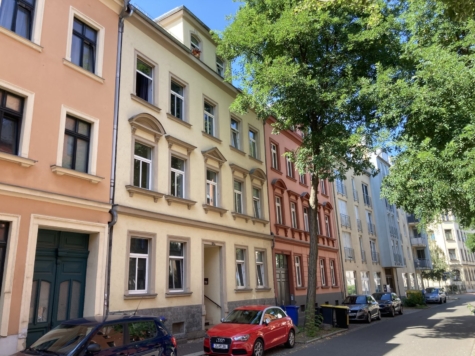 Ab 1.8.26! Gemütliche 2-Raumwohnung mit Balkon, EBK; Nähe Schlobigpark! - Außenasicht (9572)