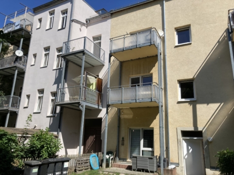 Ab 1.8.26! Gemütliche 2-Raumwohnung mit Balkon, EBK; Nähe Schlobigpark! - Rückansicht (9574)