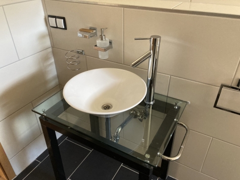 Attraktive, zentrumsnahe 3R.-Whg. mit großer Dachterrasse u. Stellpl.! Leerstehend - Tageslichtbad mit Wanne (3336)