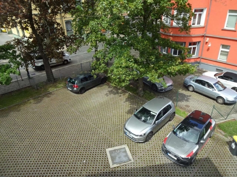 Attraktive, zentrumsnahe 3R.-Whg. mit großer Dachterrasse u. Stellpl.! Leerstehend - Stellplätze (3342)