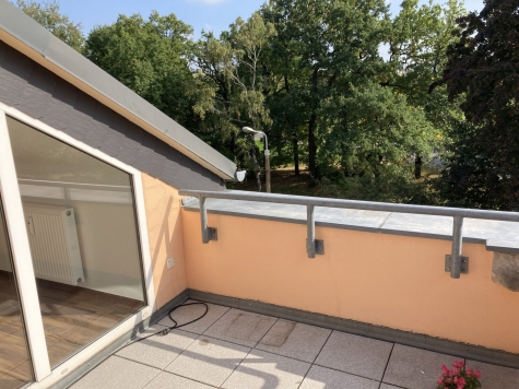 Attraktive, zentrumsnahe 3R.-Whg. mit großer Dachterrasse u. Stellpl.! Leerstehend - Dachterrasse (3341)