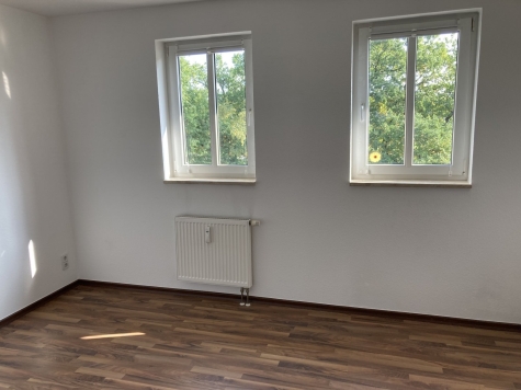 Attraktive, zentrumsnahe 3R.-Whg. mit großer Dachterrasse u. Stellpl.! Leerstehend - Schlafzimmer (3330)