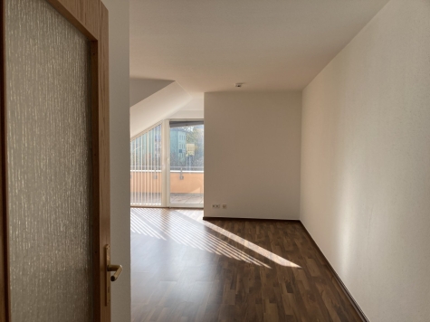 Attraktive, zentrumsnahe 3R.-Whg. mit großer Dachterrasse u. Stellpl.! Leerstehend - IMG 5153 (3326)