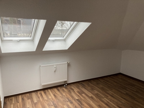 Attraktive, zentrumsnahe 3R.-Whg. mit großer Dachterrasse u. Stellpl.! Leerstehend - Kinderzimmer (3333)