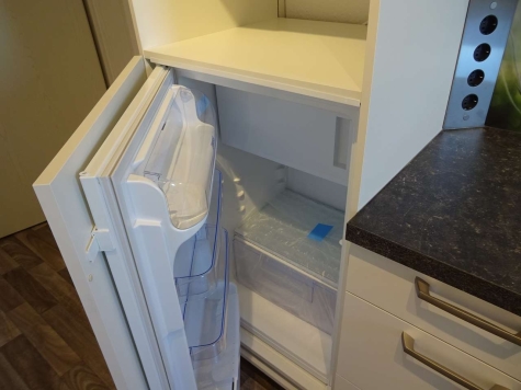 Großes Dachgeschoss-Apartment in Pölbitz mit Einbauküche und Stellplatz! - Küche (7173)