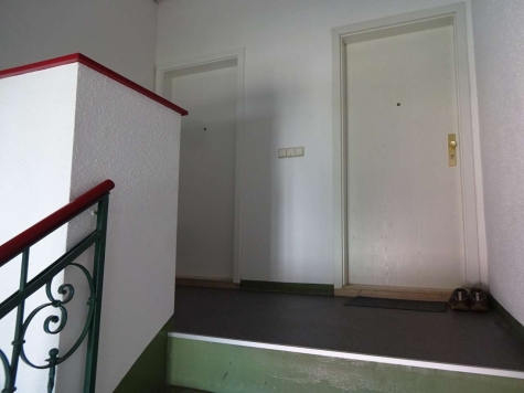 Großes Dachgeschoss-Apartment in Pölbitz mit Einbauküche und Stellplatz! - Wohnungseingang (7163)