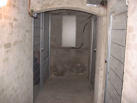 Großes Dachgeschoss-Apartment in Pölbitz mit Einbauküche und Stellplatz! - Mieterkeller (7174)