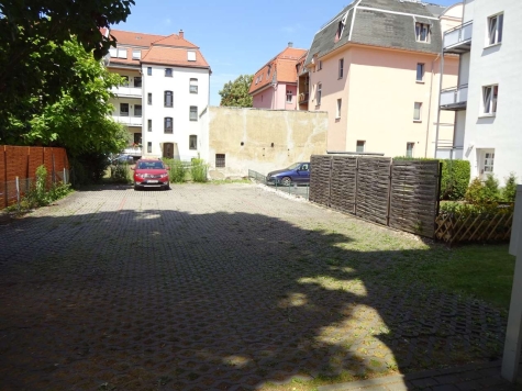 Großes Dachgeschoss-Apartment in Pölbitz mit Einbauküche und Stellplatz! - Stellplätze (7175)