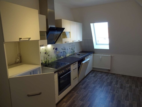 Großes Dachgeschoss-Apartment in Pölbitz mit Einbauküche und Stellplatz! - Küche (7169)