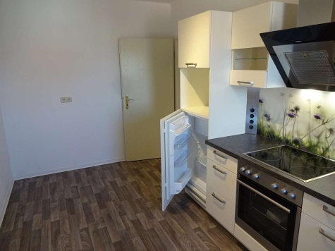 Großes Dachgeschoss-Apartment in Pölbitz mit Einbauküche und Stellplatz! - Küche (7170)