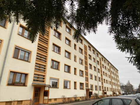 Sanierungsbedürftige 3-Raumwohnung mit Stellplatz und Balkon in Mülsen! - IMG 7952 (9664)