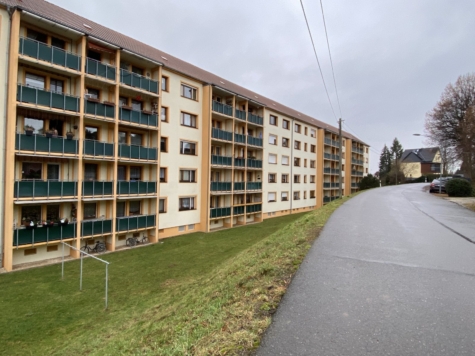 Sanierungsbedürftige 3-Raumwohnung mit Stellplatz und Balkon in Mülsen! - IMG 7943 (9663)