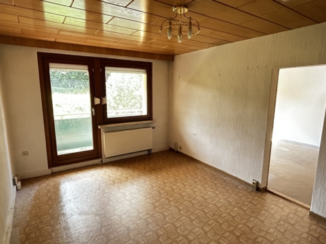 Sanierungsbedürftige 3-Raumwohnung mit Stellplatz und Balkon in Mülsen! - IMG 5657 (9654)