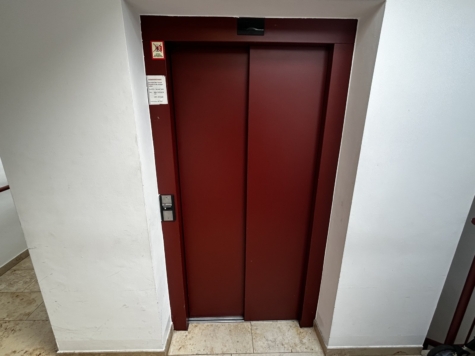 2-Raumwohnung mit Balkon, Fahrstuhl und TG-Stellplatz! Zur Selbstnutzung geeignet. - Fahrstuhl (12881)
