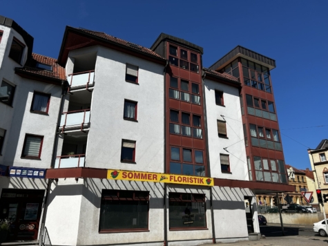 2-Raumwohnung mit Balkon, Fahrstuhl und TG-Stellplatz! Zur Selbstnutzung geeignet. - Außenansicht (12870)