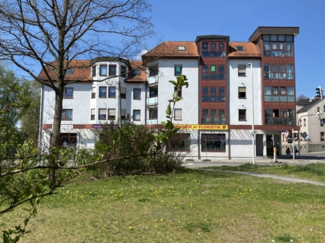 2-Raumwohnung mit Balkon, Fahrstuhl und TG-Stellplatz! Leerstehend ab 1.9.2026 - Hausansicht (9198)