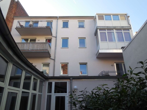 Zwickau-Innenstadt! Helle 2RW im 2. OG, Wintergarten, Laminat, alles fußläufig erreichbar - Rückansicht (4731)