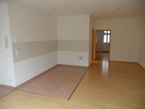 Zwickau-Innenstadt! Helle 2RW im 2. OG, Wintergarten, Laminat, alles fußläufig erreichbar - Wohnzimmer, offene Küche (4736)