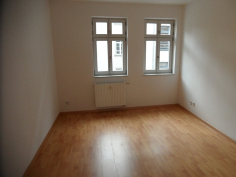 Zwickau-Innenstadt! Helle 2RW im 2. OG, Wintergarten, Laminat, alles fußläufig erreichbar - Schlafzimmer, Laminat, 2 Fenster (4738)