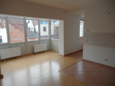 Zwickau-Innenstadt! Helle 2RW im 2. OG, Wintergarten, Laminat, alles fußläufig erreichbar - Wohnzimmer, Laminat und Wintergarten (4734)
