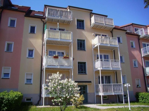 Ab 1.8.! Schöne 2-Raumwohnung mit Balkon, Tageslichtbad u. Stpl. in Marienthal! Blick ins Erzgebirge! - Balkonanlage (6511)