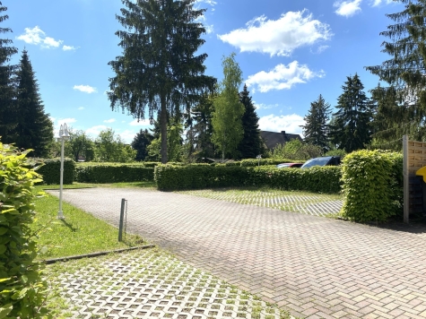 Ab 1.8.! Schöne 2-Raumwohnung mit Balkon, Tageslichtbad u. Stpl. in Marienthal! Blick ins Erzgebirge! - Stellplätze (6514)