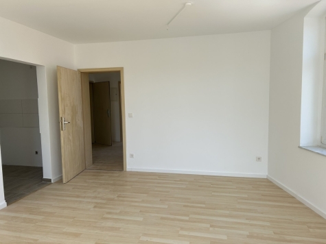Frisch renovierte 2-Zimmer-Whg. mit Balkon, nähe Marienthal - Wohnzimmer (5946)
