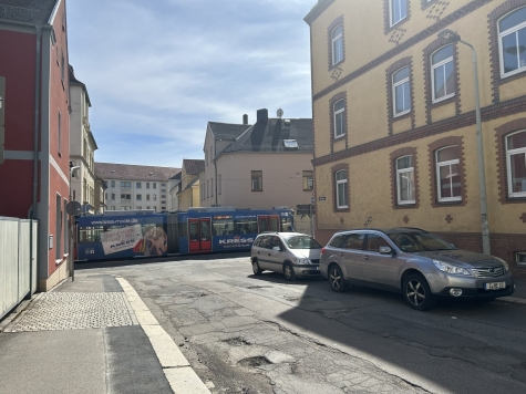 Frisch renovierte 2-Zimmer-Whg. mit Balkon, nähe Marienthal - Straßenansicht (5958)