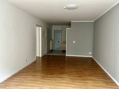 Schöne 2-Raum-Wohnung mit Balkon, EBK und Tageslichtbad in Plauen! Vermietet - Wohnzimmer (5662)