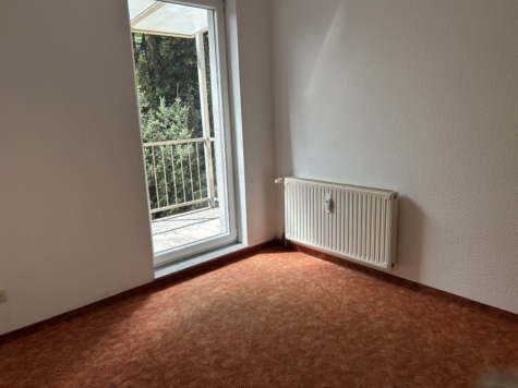 Gemütliche 4-Raumwhg. mit Tageslichtbad und Balkon in Zwickau! Wallbox für E-Autos am Haus! - Arbeitszimmer, Balkon (13087)
