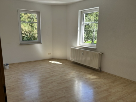 Gemütliche 4-Raumwhg. mit Tageslichtbad und Balkon in Zwickau! Wallbox für E-Autos am Haus! - Schlafzimmer (13081)