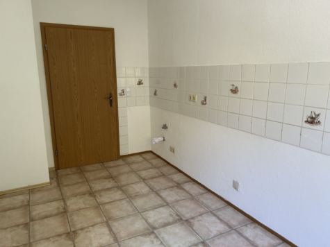 Gemütliche 4-Raumwhg. mit Tageslichtbad und Balkon in Zwickau! Wallbox für E-Autos am Haus! - Küche, Fenster (13090)