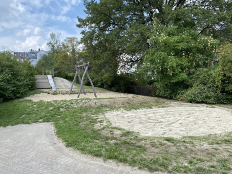 Schöne 1,5-Raum-Whg. mit Fahrstuhl, Balkon u. TG-Stpl. in zentrumsnaher Lage! - Spielplatz Burgstraße (9517)